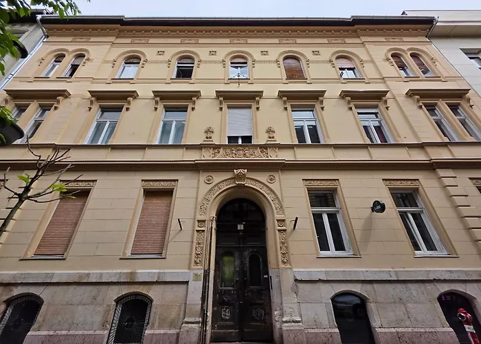 Artlovers\' Flat - Kazinczy Street