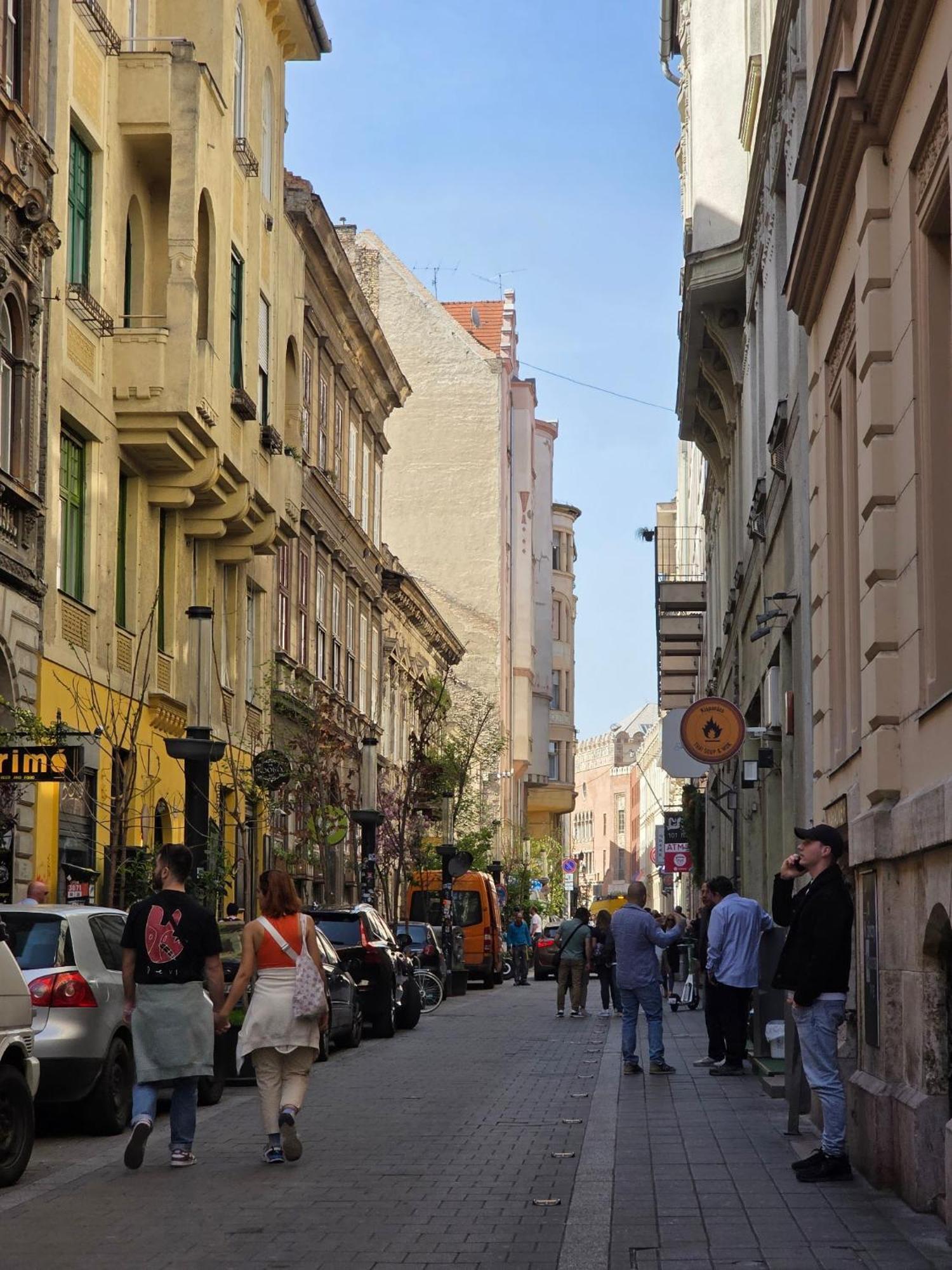 Artlovers' Flat - Kazinczy Street Апартаменти *