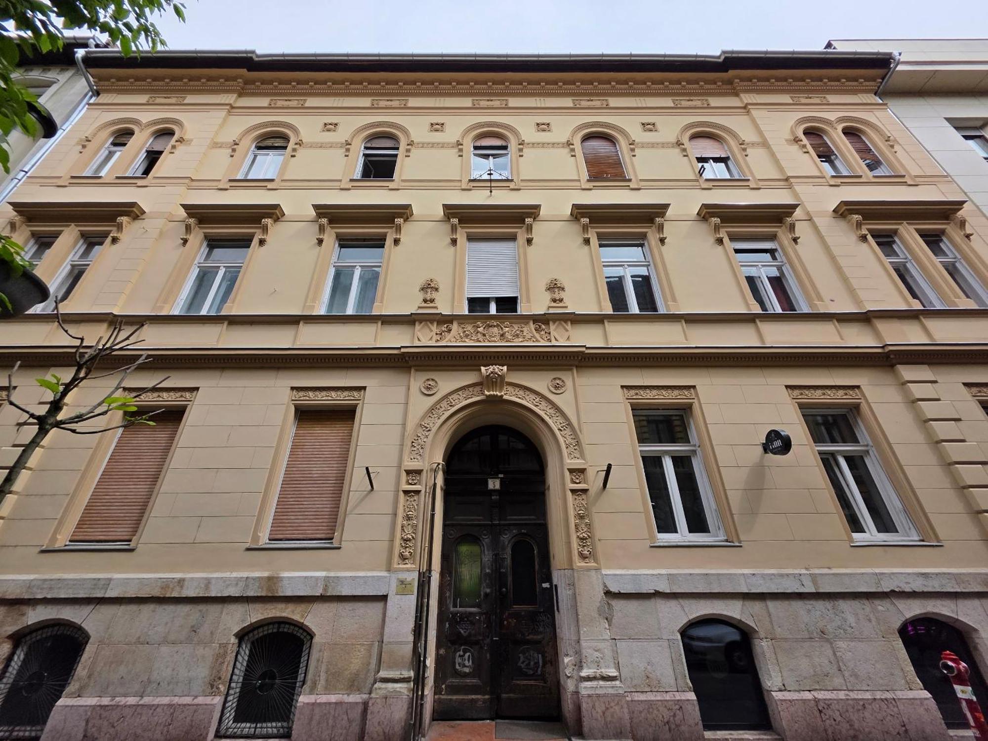Апартаменти Artlovers' Flat - Kazinczy Street *