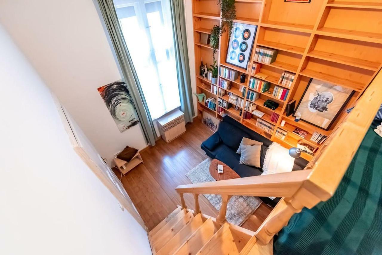Artlovers' Flat - Kazinczy Street Апартаменти